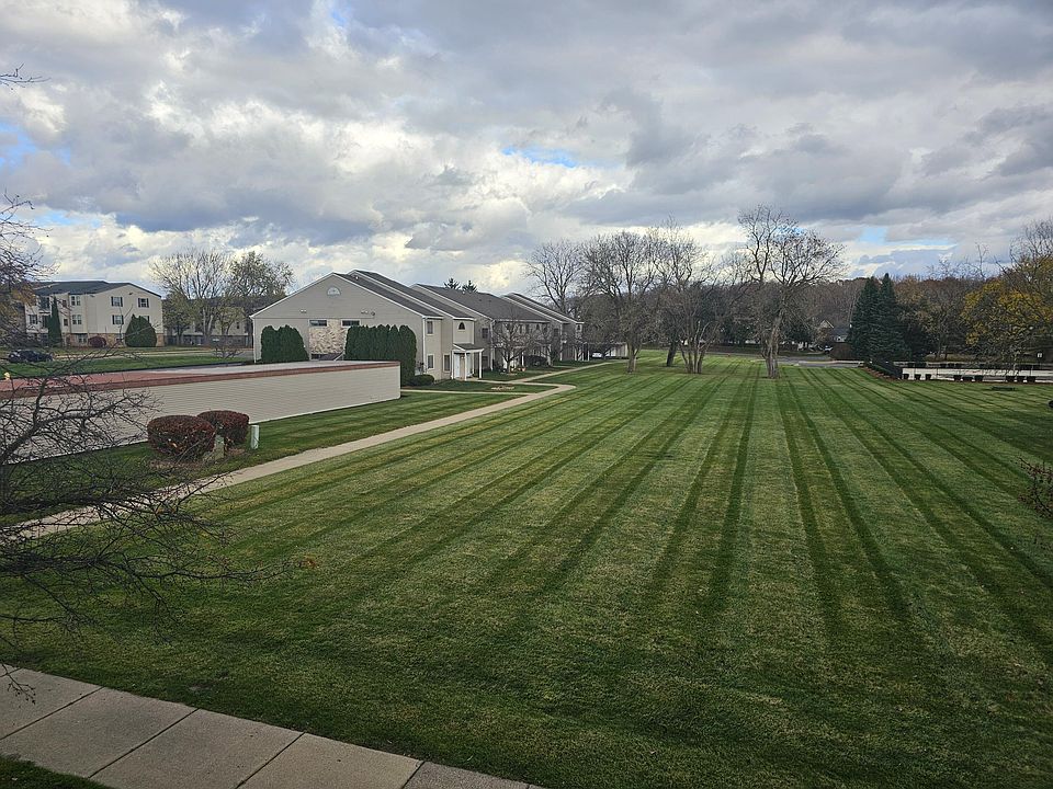 1st image of 779 Clubhouse Dr #27