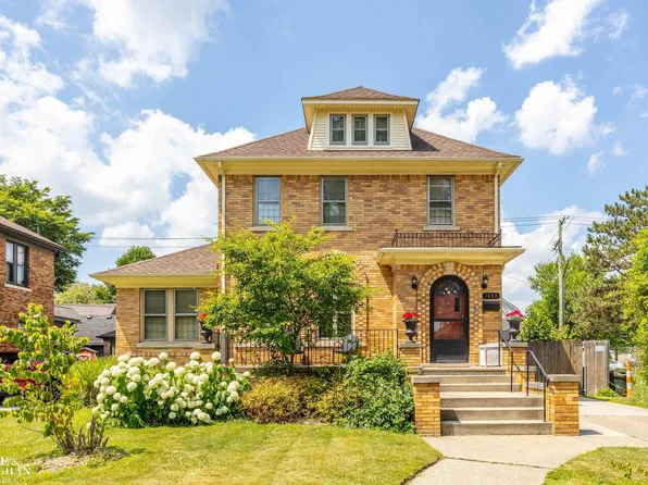 1445 Grayton St, Grosse Pointe Park, MI 48230
