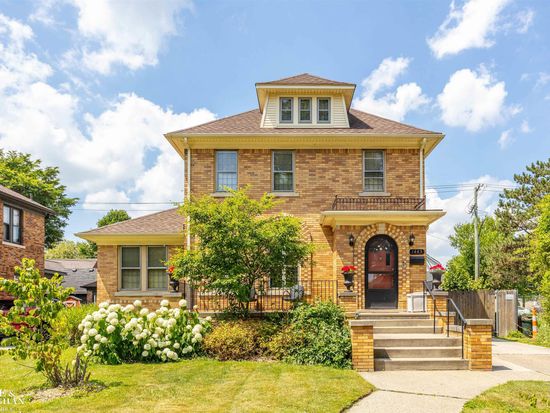 1445 Grayton St, Grosse Pointe Park, MI 48230