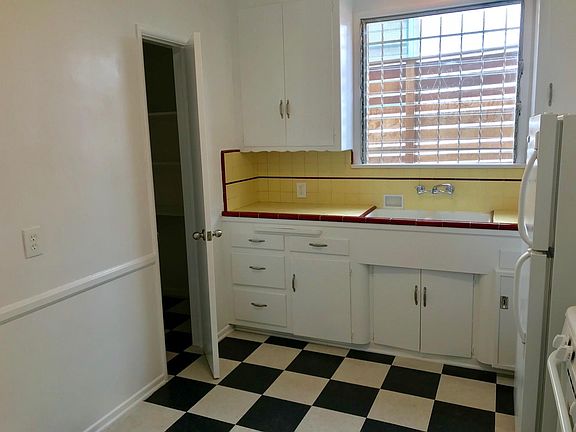 3rd image of 1234 N Harper Ave APT K