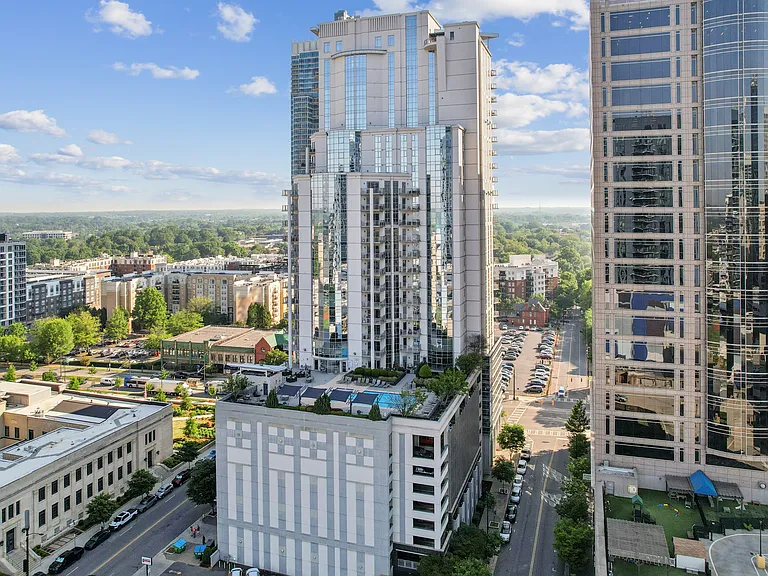 333 W Trade St #22 — Photo 32