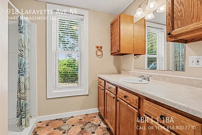 918 Lafayette Ave NE — Photo 10