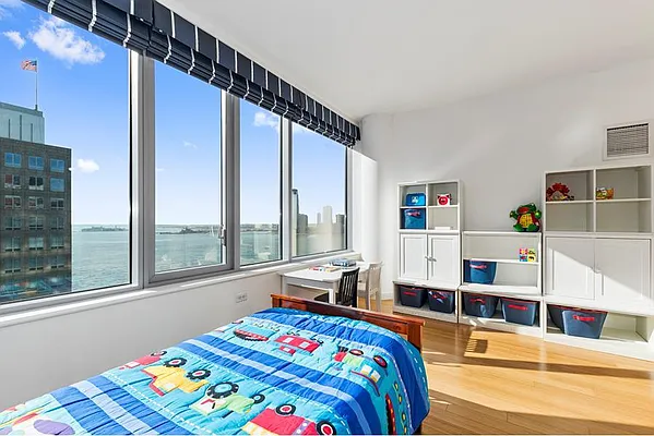 Sold by R New York | media 27