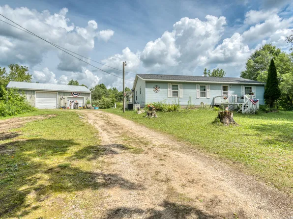 2319 Indian Lakes Rd NE, Cedar Springs, MI 49319
