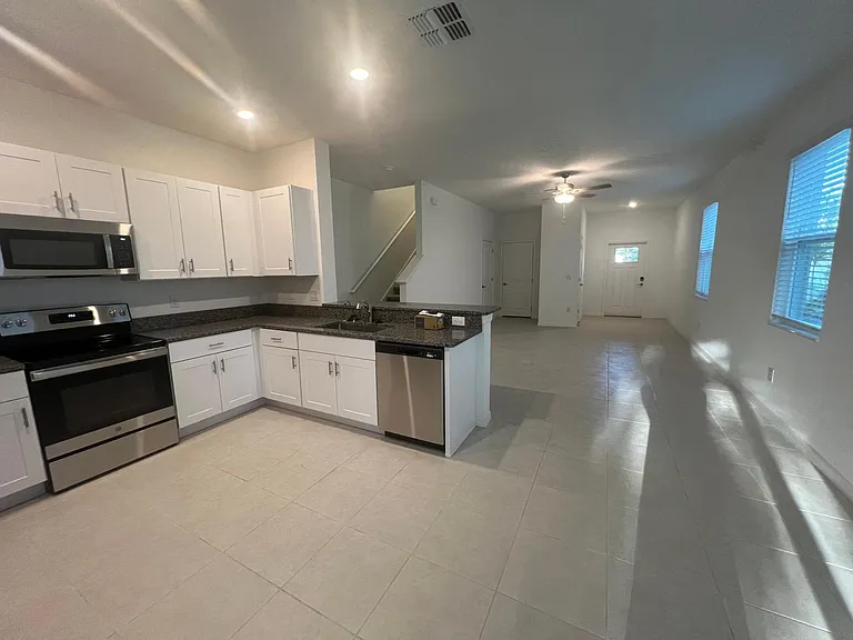 6081 Acara Ln — Photo 7