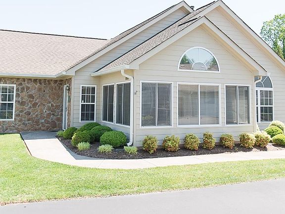 3rd image of 212 Salisbury Cir