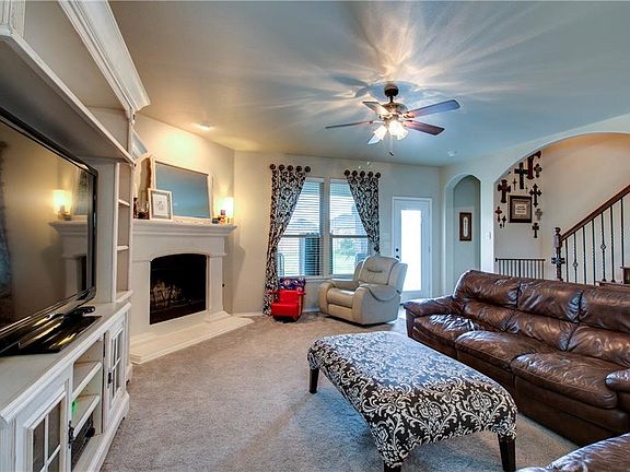 5th image of 428 Roger Graves Cir