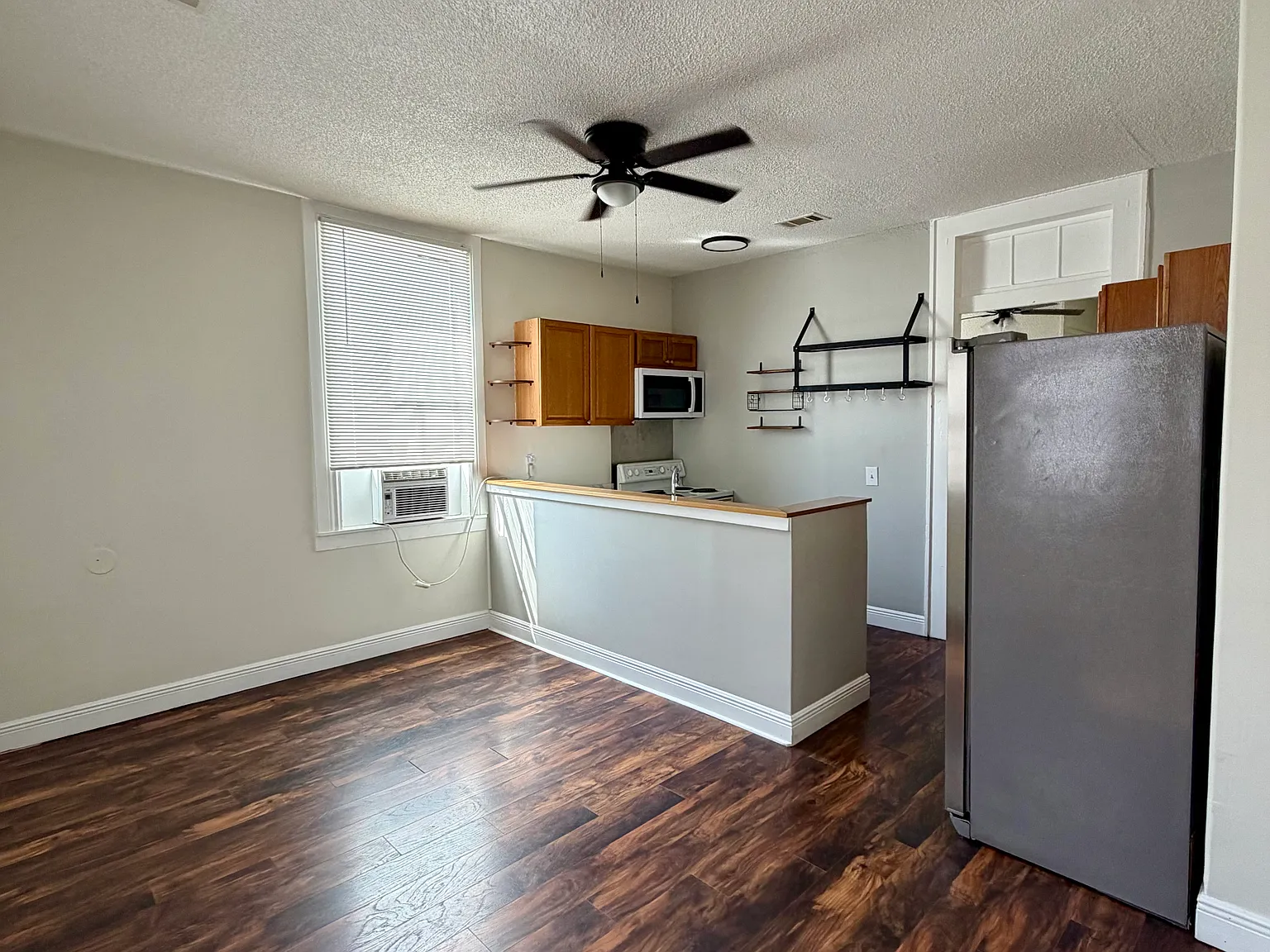 2423 Saint Ann St — Photo 3