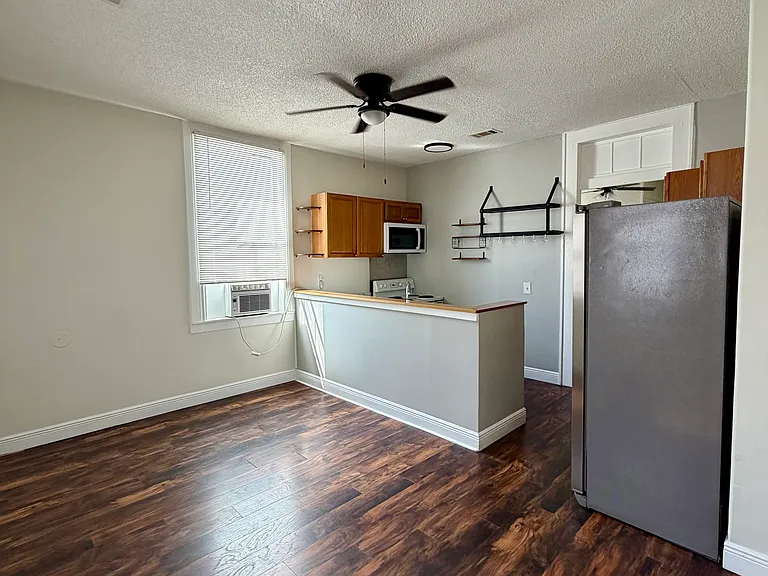 2423 Saint Ann St — Photo 3