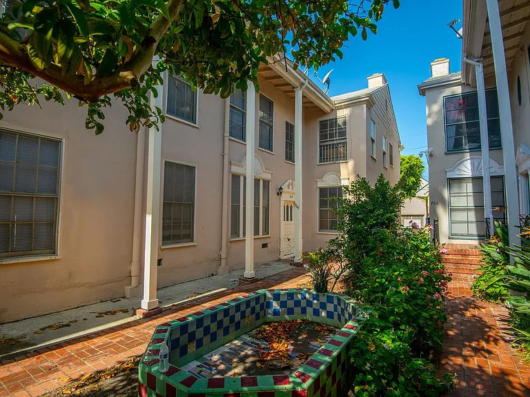 Crenshaw Park Apartments — Photo 24