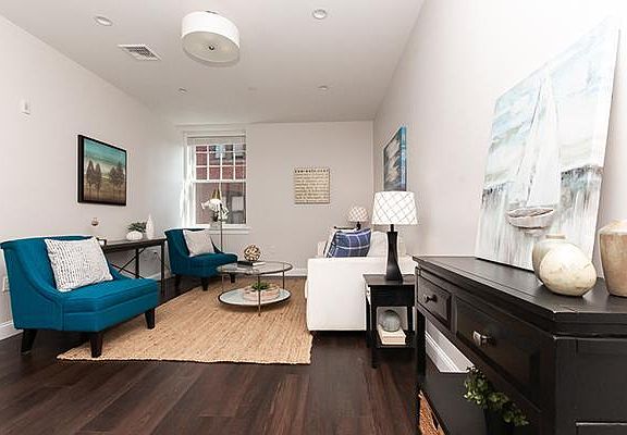 3rd image of 223 Washington St #303
