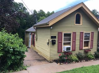 213 S West St, Galena, IL 61036