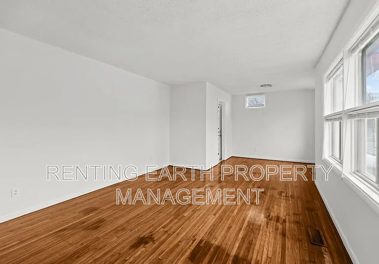 6715 Court N — Photo 2