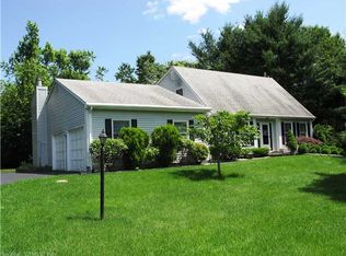 5 Lynn Cir, Bloomfield, CT 06002