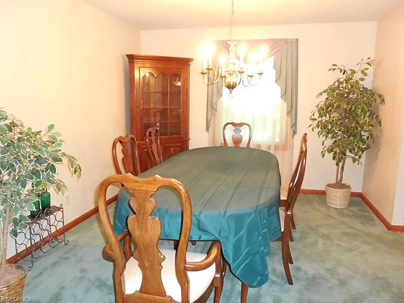 4th image of 176 Forest Garden Dr