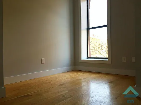 Rented by EXR | media 48