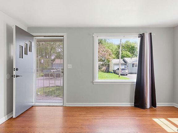 3rd image of 117 Pinkerton St