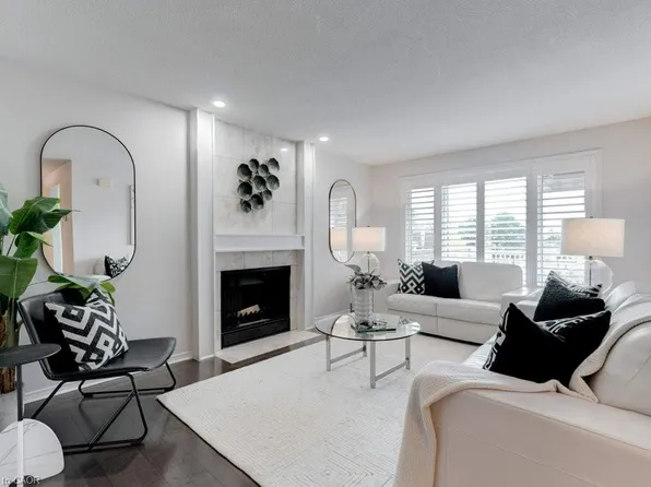 1509 Upper Middle Rd #4, Burlington, ON L7P 4M5