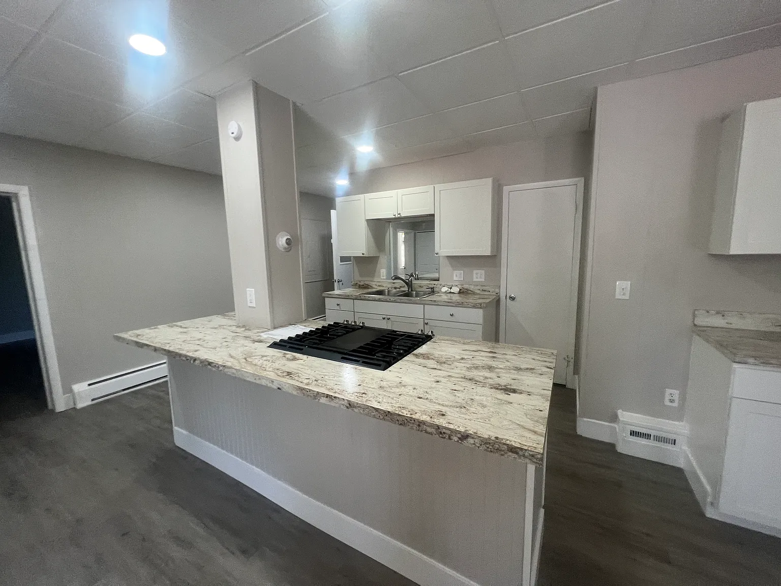 2 bed, 1.5 bath, 1000 sqft, $1,695 — Photo 2