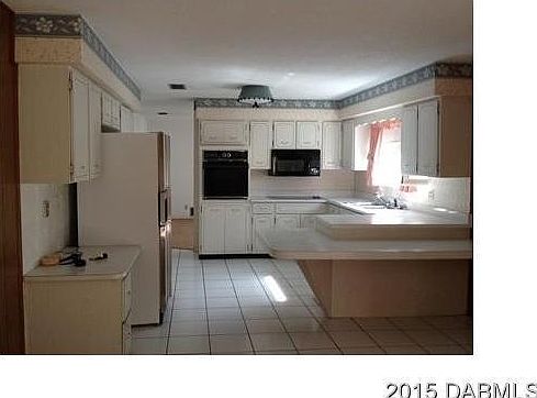 3rd image of 228 S Wedgewood Cir