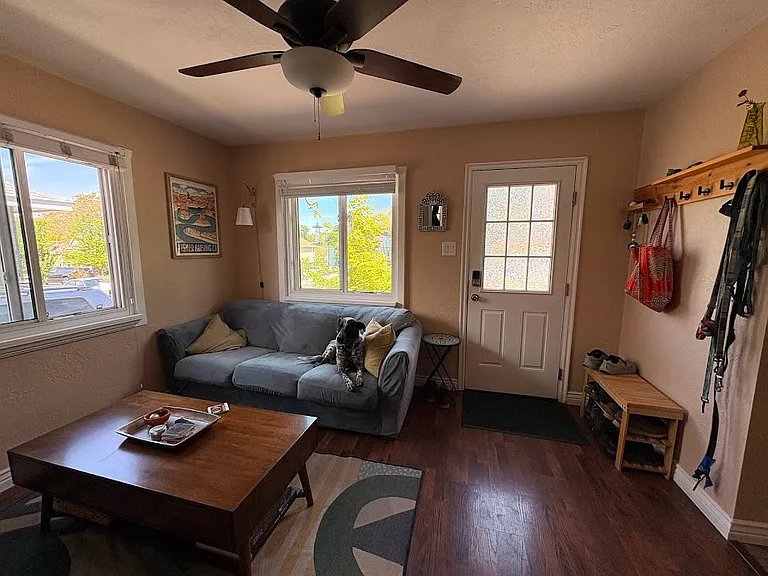 670 E Hollywood Ave — Photo 4