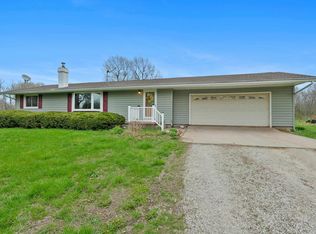 15698 Waller Rd, Fulton, IL 61252