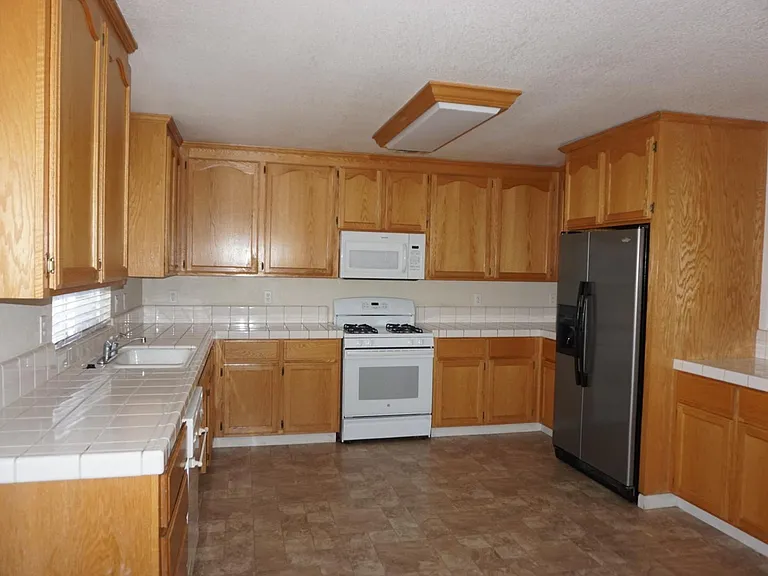1914 S Sinclair Ave — Photo 19