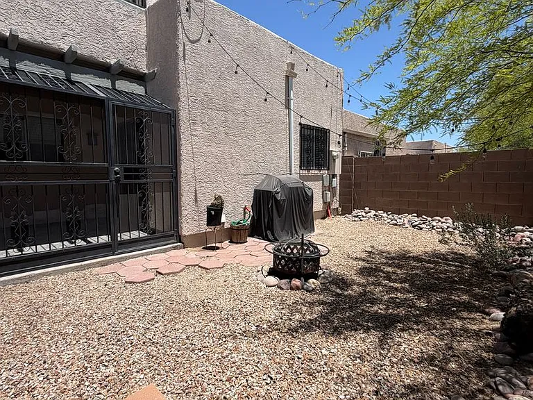 2825 N Adelaide Pl — Photo 26