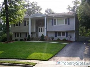 49 Rafkind Rd, Bloomingdale, NJ 07403