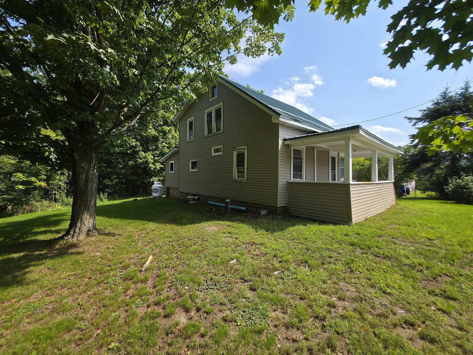 3 bed, $1,600 — Photo 2