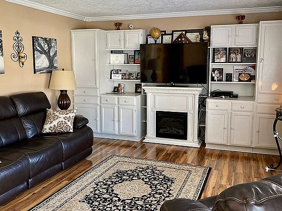 5th image of 2309 Redbud Ln