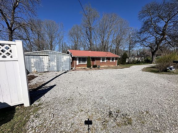 3rd image of 142 S Roberson Rd