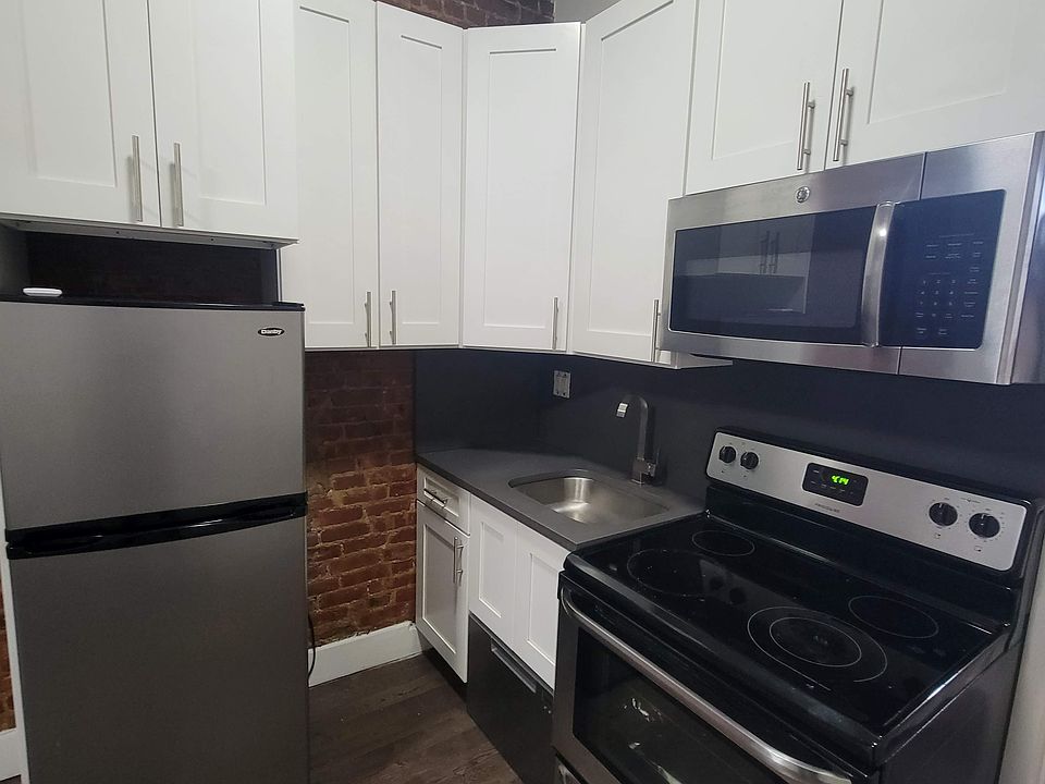 2nd image of 36 W 119th St #3