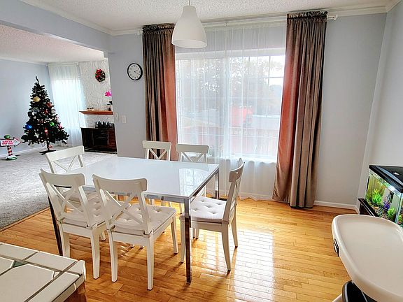 3rd image of 2620 S Vaughn Way APT A