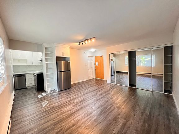 5th image of 411 Agnes St #304