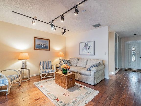 4th image of 14937 Lake Forest Dr