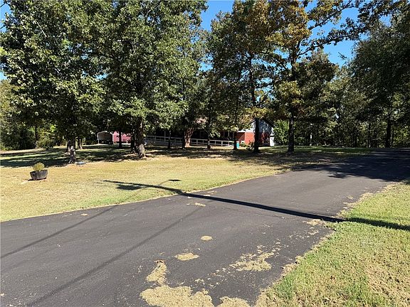 3rd image of 707 Ridgeview Ln