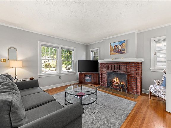 4th image of 618 W 26th Ave