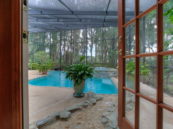 5th image of 18307 Tomlinson Dr
