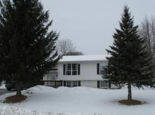 916 Steeple View Rd, West Bend, WI 53095