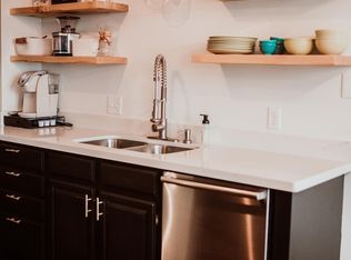 411 Monroe Pl, Hopkins, MN 55343