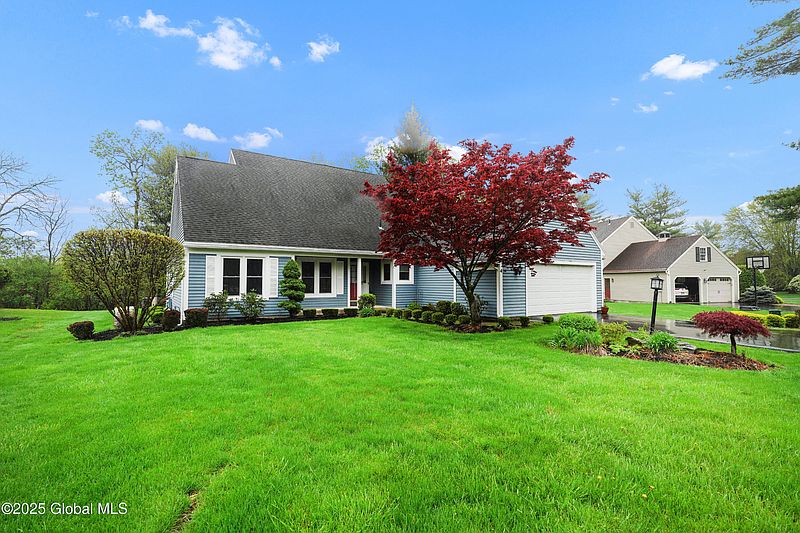 2nd image of 4 Wedgewood Lane
