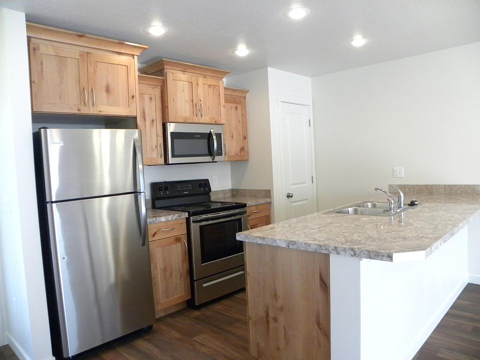 Lots of Kitchen storage plus Pantry