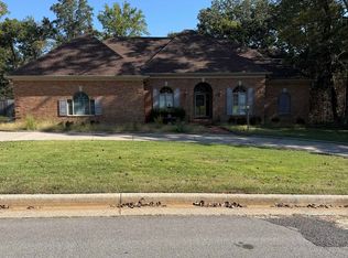 239 Indian Springs Dr, Florence, AL 35634