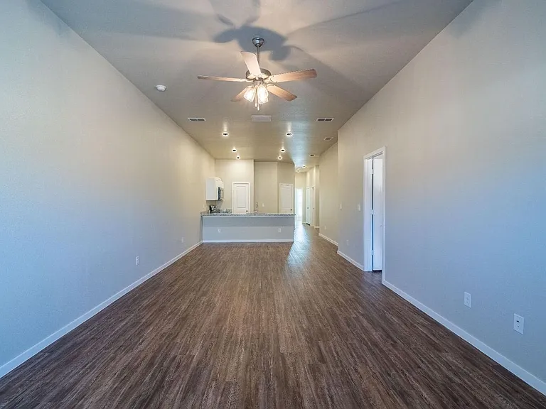 2114 N Avenue K — Photo 16