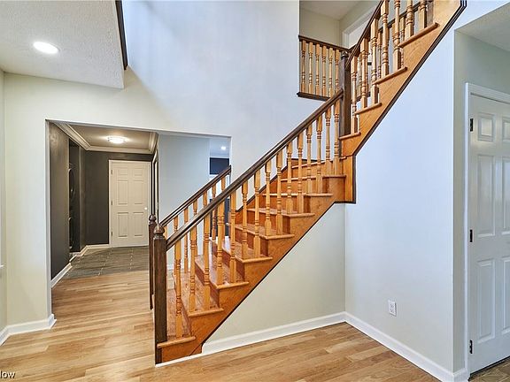 3rd image of 24528 Hilliard Blvd