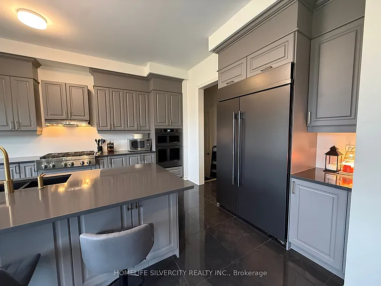 23 Marigold Blvd E — Photo 6