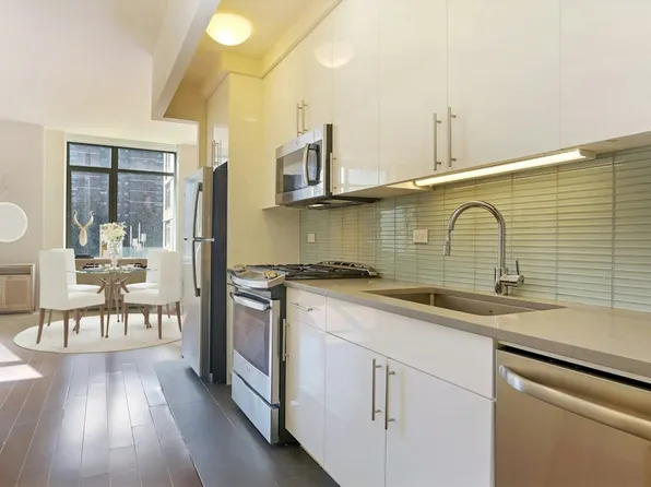 81 Fleet Place image 1 of 17