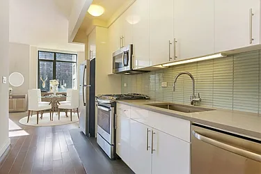 81 Fleet Place, #11J