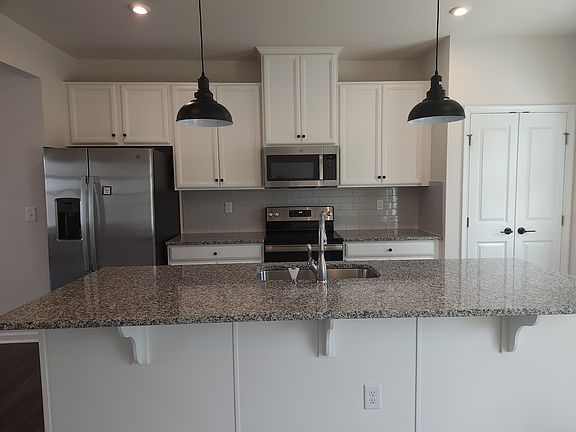 5th image of 2588 Grantham Place Dr